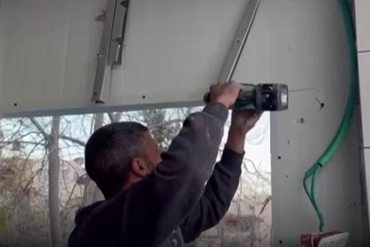 الاحتلال يجبر مقدسياً على هدم جزء من منزله في أم طوبا جنوب القدس