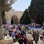 أهالي الداخل يتوافدون إلى المسجد الأقصى للرباط والصلاة فيه