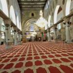 الاحتلال يمنع أداء صلاتي العشاء والتراويح في المسجد الأقصى ويغلق مداخل القدس