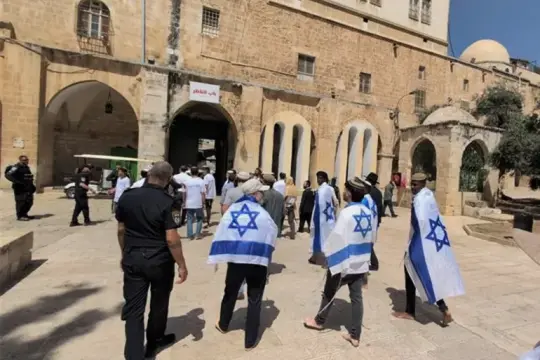 دعوات استيطانية لاقتحامات واسعة ورفع الأعلام الإسرائيلية في الأقصى