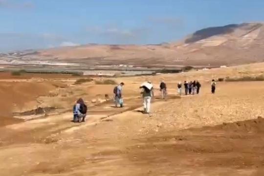 متضامنون أجانب يحاولون كسر الحصار عن منطقة الرأس الأحمر في الأغوار