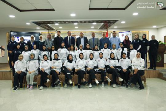 افتتاح دورة لتدريب مدربات كرة القدم للفتيات في أريحا بمشاركة 24 متدربة