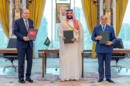 الرئاسة ترحب باتفاقية مكة للدفاع المشترك بين السعودية وتركيا وباكستان