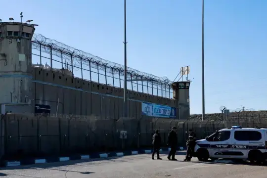 شهادات جديدة تكشف ظروفًا "قاسية للغاية" داخل معسكر عوفر