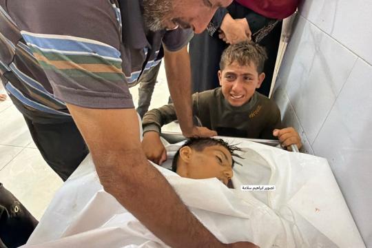 محدث: 3 شهداء بينهم طفل برصاص وقصف الاحتلال في عدة مناطق بقطاع غزة