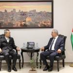 حسين الشيخ يبحث مع السفير الصيني مستجدات الأوضاع ويؤكد أهمية تعزيز التعاون