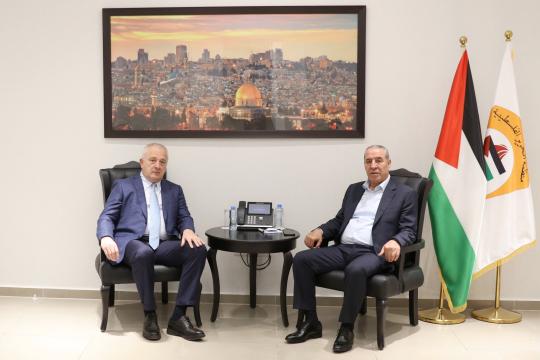 الشيخ يبحث مع السفير الروسي تطورات القضية الفلسطينية وجهود التهدئة