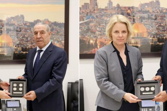 الشيخ يبحث مع دبلوماسيين فرنسي وسويسري تطورات المنطقة وتعزيز العلاقات الثنائية