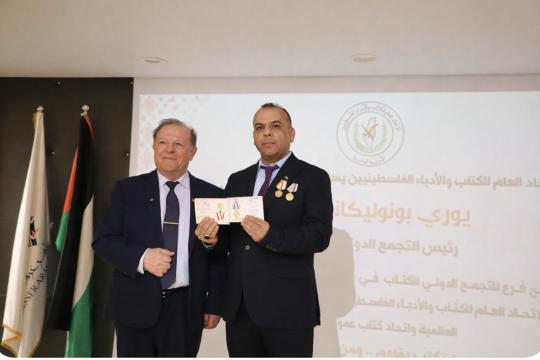 روسيا تكرّم الشاعر الفلسطيني مراد السوداني بوسام الجدارة في الثقافة والفن