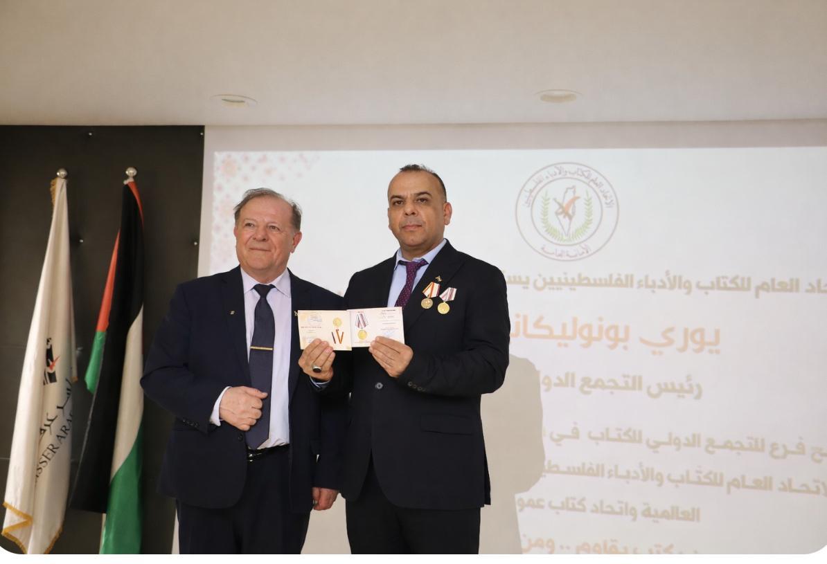 يوري كونوبليانيكوف يقيم مراسم التكريم في متحف ياسر عرفات تعزيزا للعلاقات الثقافية بين فلسطين وروسيا