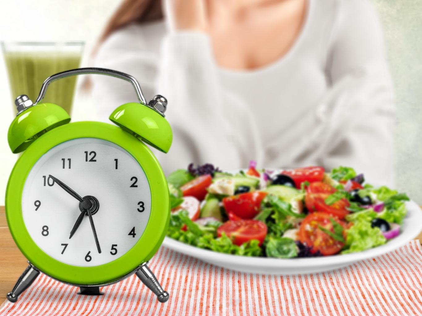 خبراء يحذرون من المخاطر المحتملة ويقدّمون نصائح لصيام صحي وآمن