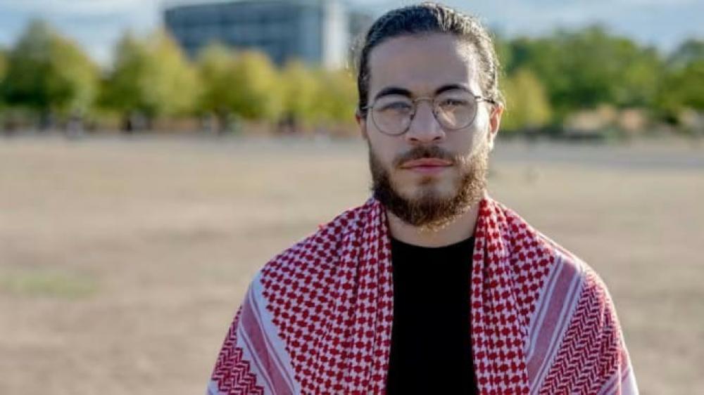 لمشاركته باحتجاجات مؤيدة لغزة