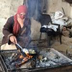 البقاء على النار.. الغاز نادر والحطب خيار محتوم