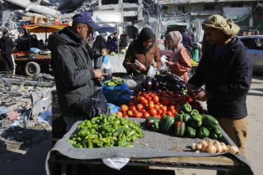 غزة.. تطمينات حول المعابر ودعوات لعدم رفع الاسعار عقب الهجوم على إيران