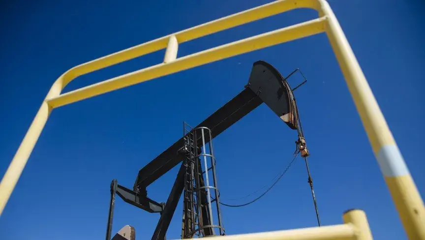 مخاطر تعطل مضيق هرمز تدفع أسعار النفط نحو اختبار قمم 120 دولاراً