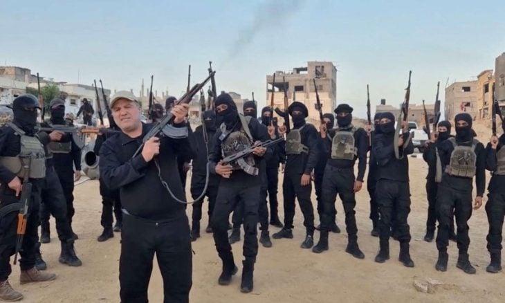 تحقيق إسرائيلي يكشف تنسيقاً بين الجيش والشاباك ومجموعات مسلحة لطرد الفلسطينيين ونهب المنازل وسط تحذيرات من انفلات هذه المليشيات وارتكاب مجازر