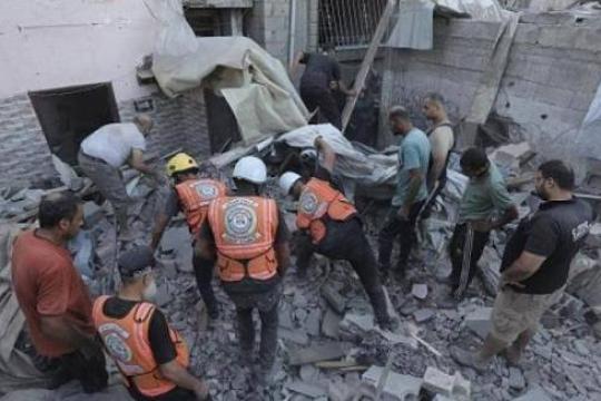 الدفاع المدني ينتشل 47 شهيداً من منزل في غزة