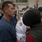 استشهاد 24 فلسطينياً في غارات إسرائيلية على خيام ومنازل بغزة وسط تصعيد الاحتلال