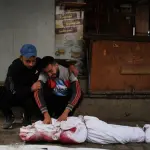 شهداء وإصابات في قصف منزل بالنصيرات وسط قطاع غزة