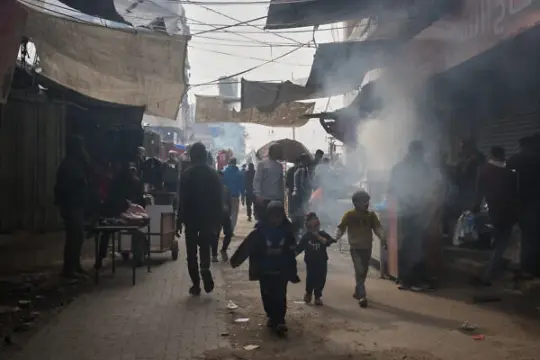 الغارديان: إسرائيل تسمح لتجار غزة باستيراد سلع ذات استخدام مزدوج  محظورة على منظمات الإغاثة