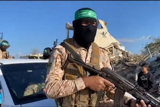 إسرائيل تربط أي انسحاب من غزة بنزع سلاح حماس وتتمسك بمواقعها الحالية