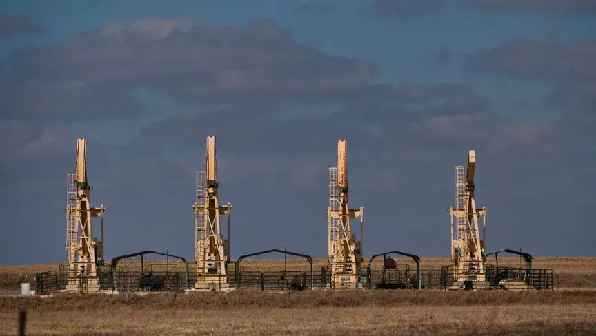 تحركات دبلوماسية محتملة تضغط على الأسعار رغم استمرار المخاوف في مضيق هرمز