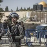 الاحتلال يسحب هوية المقدسي المحرر رشيد الرشق ويصدر أوامر اعتقال إداري جديدة