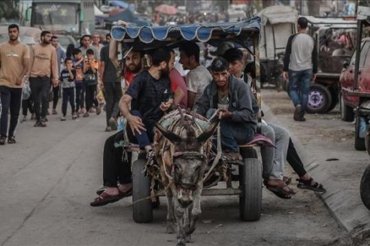 الأونروا تحذر من أزمة وقود خانقة في غزة تهدد بتفاقم الكارثة الإنسانية