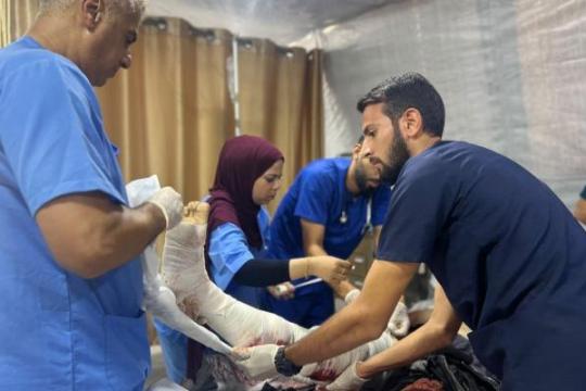 إصابة شاب بجراح حرجة وامرأة برصاص الاحتلال في غزة والشمال