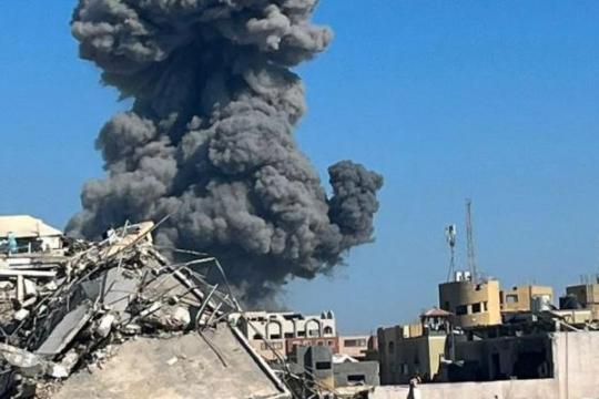 مصابون جراء قصف استهدف منزلًا في النصيرات