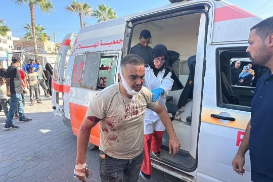 شهيد و10 إصابات في غارة إسرائيلية على مركبة وسط غزة