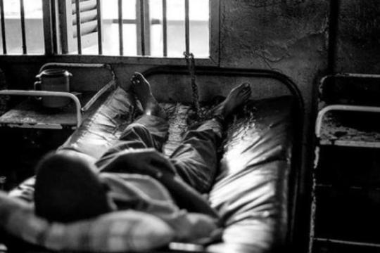 سلطات الاحتلال تحرم الأسرى من الأجهزة الطبية