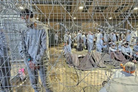 العفو الدولية تنتقد إسقاط التهم عن 5 جنود إسرائيليين متهمين بإساءة معاملة أسرى فلسطينيين