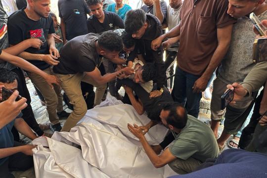 استشهاد شاب برصاص الاحتلال وانتشال آخر جنوب خان يونس