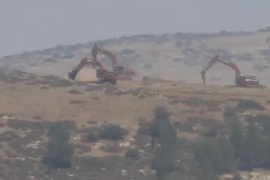 الاحتلال يشرع بشق طريق استيطاني على أراضي المواطنين في جنين