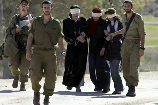 مركز فلسطين: 130 حالة اعتقال لنساء في 2026