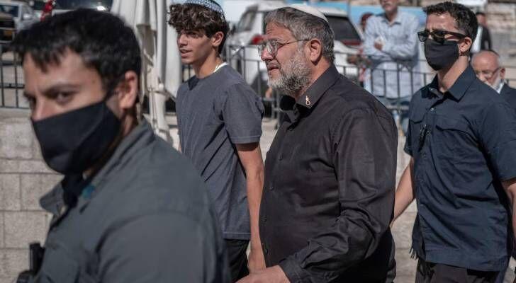 تنفذ إدارة السجن نحو 3 إلى 4 عمليات اقتحام وقمع أسبوعيًا