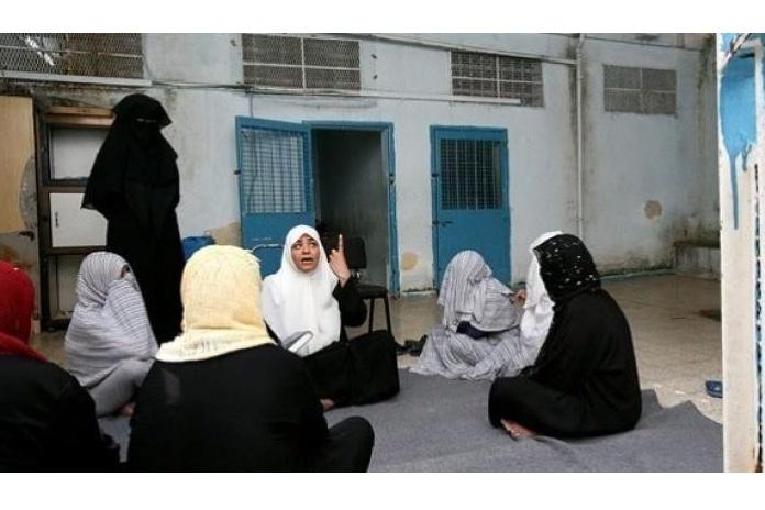 صادرت جميع الملابس والشامبو والأحذية والأدوية والمستلزمات الشخصية