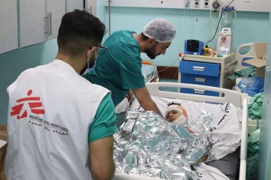 أطباء بلا حدود تحذر من قلة المساعدات الإنسانية الواصلة لغزة