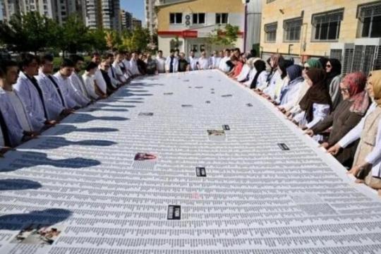 موظفون صحيون أتراك يخلّدون أسماء آلاف الأطفال الشهداء في غزة