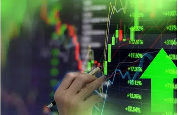 أسعار النفط ترتفع لأعلى مستوياتها في 6 أشهر والبيزو والروبية والبات الأكثر حساسية