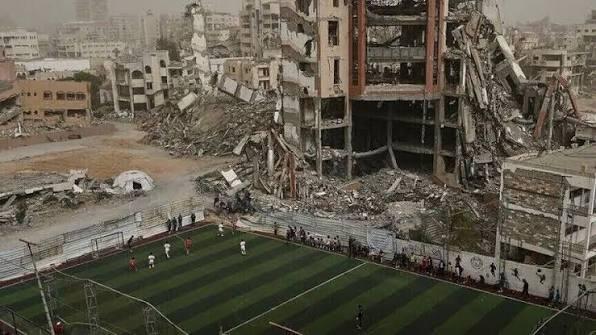 الصورة معروضة منذ انطلاق المهرجان، في 6 يونيو(حزيران) الماضي