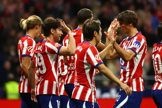 أتلتيكو مدريد يضغط على برشلونة.. وفياريال وإلتشي يحققان الفوز وراسينغ يخطف الانتصار في الوقت القاتل