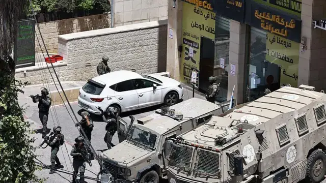 الخليل وجنين ونابلس ورام الله تشهد اقتحامات واسعة وتخريب ممتلكات واشتباكات مع الأهالي