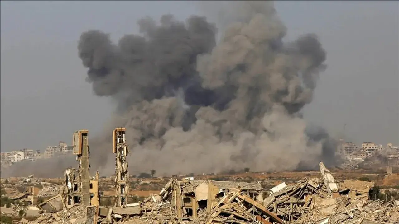 قصف مدفعي وإطلاق نار كثيف وعمليات نسف تستهدف منازل شرق خان يونس وأحياء في غزة