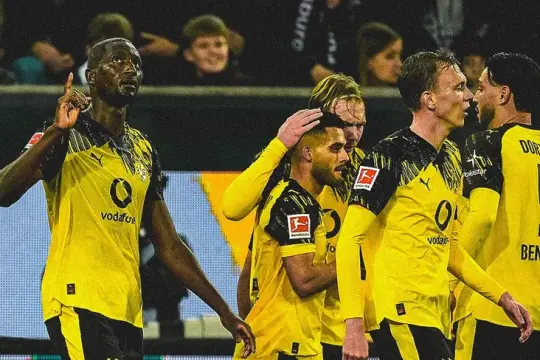 الدوري الألماني: دورتموند يقهر أوغسبورغ ويقفز للوصافة