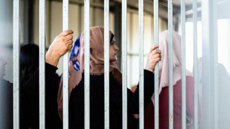 هيئة الأسرى: الأسيرات في سجن "الدامون" يواجهن ظروفًا اعتقالية قاسية وحرمانًا من الحقوق الأساسية