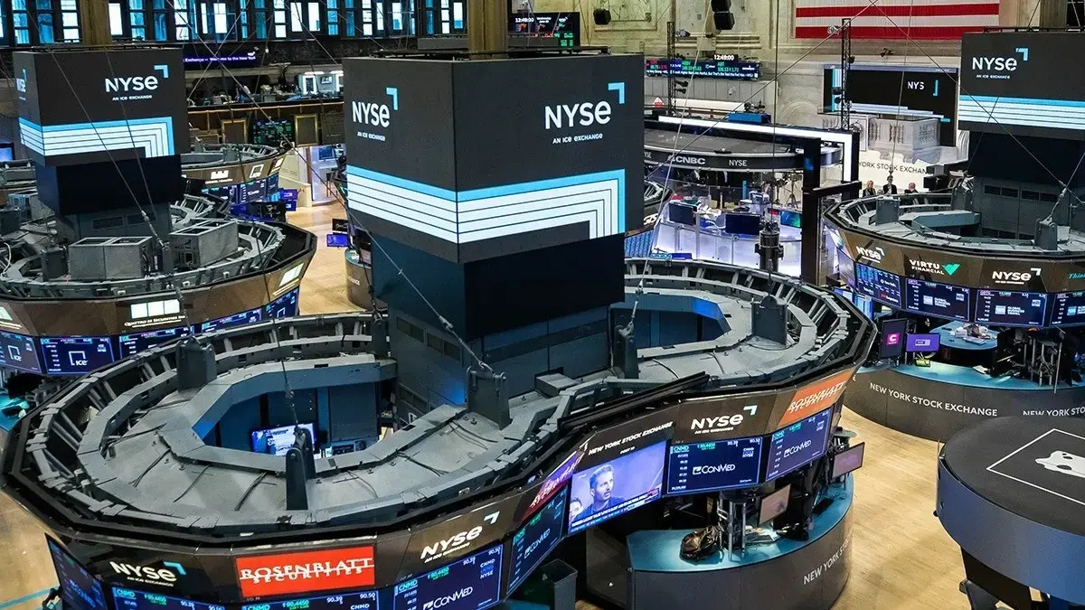 ستاندرد آند بورز 500 وناسداك يتراجعان أسبوعياً، وداو جونز يحقق مكاسب للأسبوع الثالث على التوالي