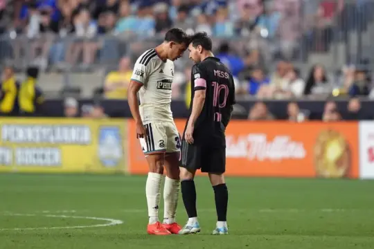 غرامة بحق ميسي بعد واقعة الاعتداء على لاعب فيلادلفيا.. والنجم الأرجنتيني يتفادى الإيقاف