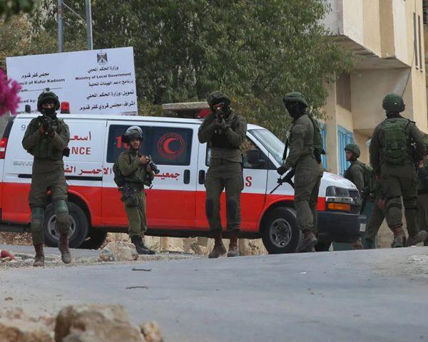 مداهمات وتفتيش منازل وإطلاق نار يخلّف أضراراً مادية في بيت عنان